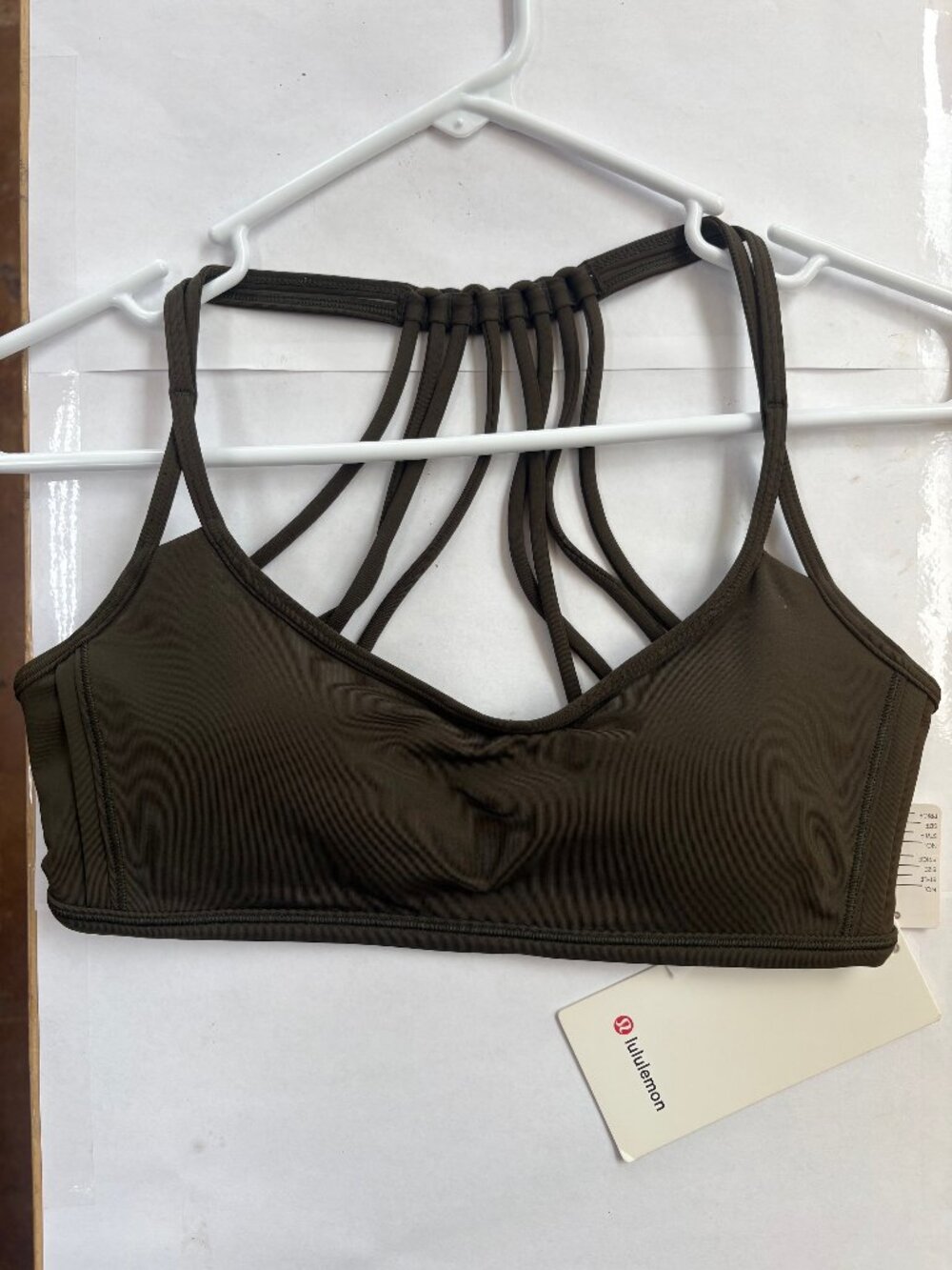 Lululemon Lighten Up Bra - Size 6 - NEW